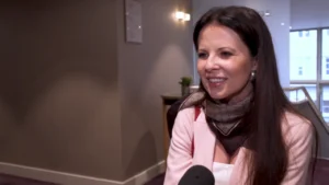 Paulina Orłoś opowiadająca o jesieni i wyjazdach do ciepłych krajów